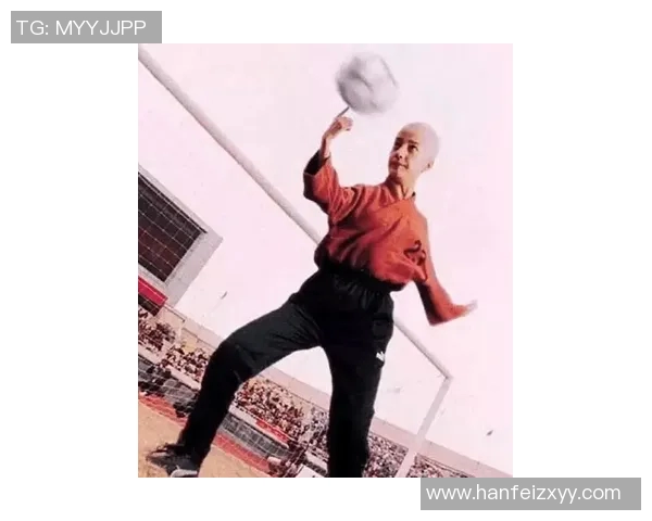 星爷功夫足球破旧补丁鞋中蕴含草根奋斗精神与笑泪交织力量